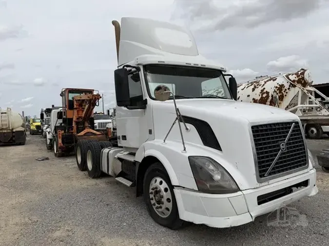 2013 VOLVO VNL64T300