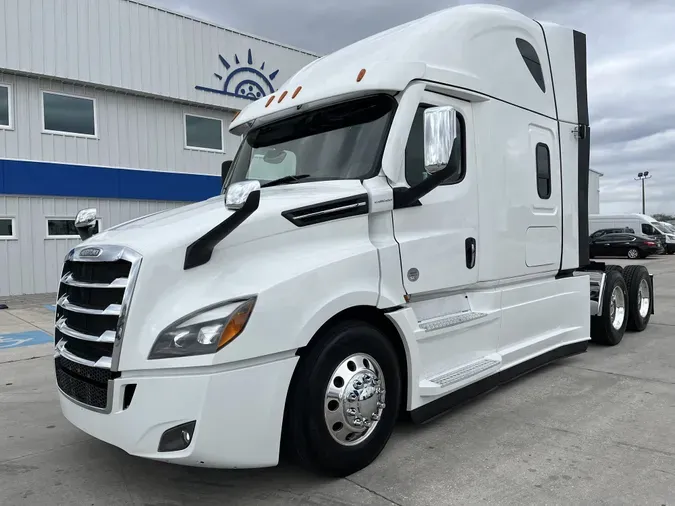 2023 Freightliner Cascadia 126cb85bfaf28f3a8fbeb46fb9bb237e1d2