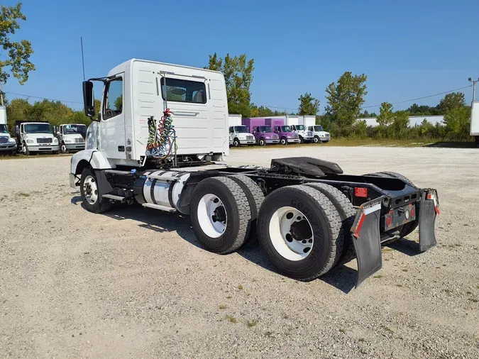 2017 VOLVO VNL64TRACTOR