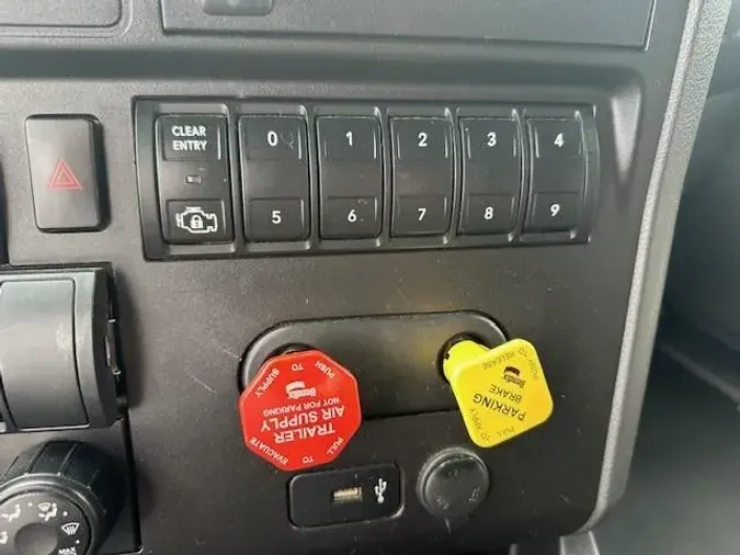 2022 International LT625