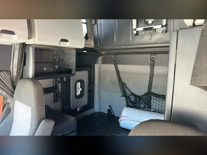 2019 Freightliner Cascadia 126