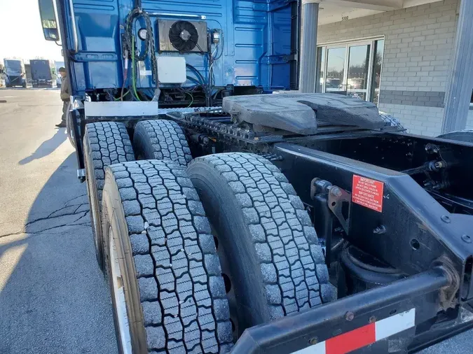 2020 VOLVO VNL64T760