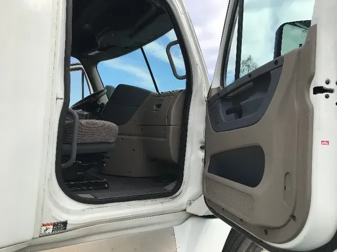 2018 Freightliner X12564ST