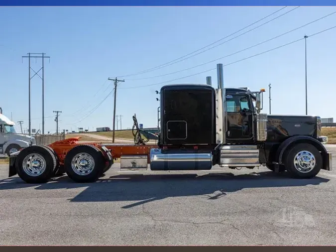 2022 PETERBILT 389