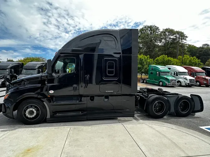 2021 Freightliner Cascadia 126