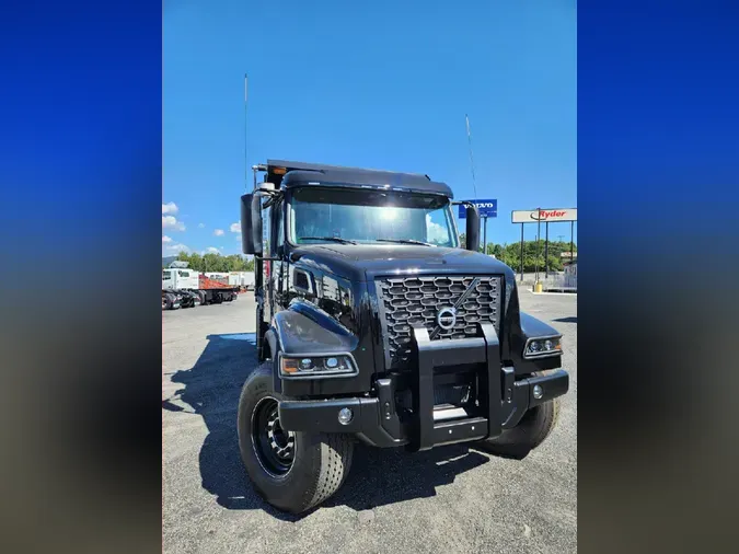 2025 VOLVO VHD84F300