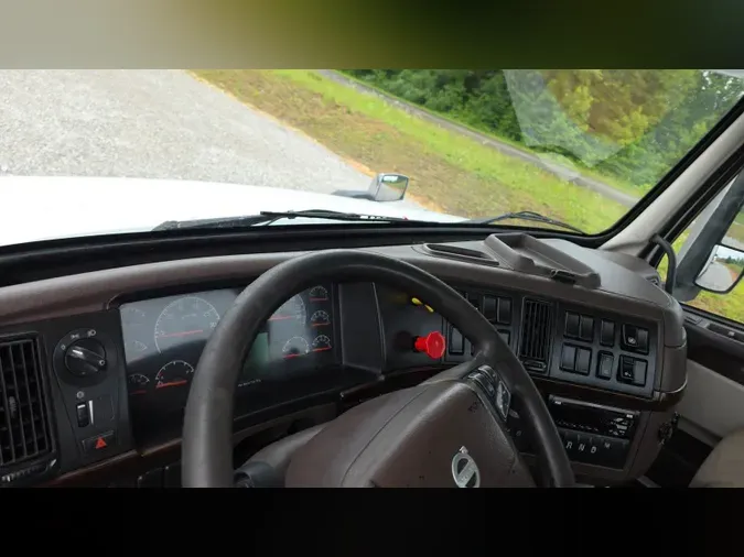 2018 Volvo VNL300