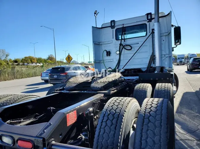 2018 VOLVO VNR64T300