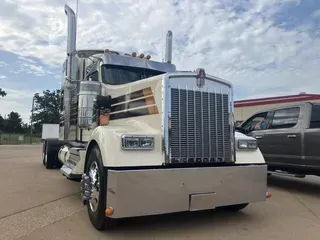 2024 Kenworth W900L