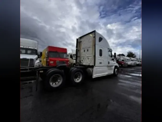 2018 FREIGHTLINER/MERCEDES CASCADIA 125cba9e401d3e9e5221dc331e1d3ea8380