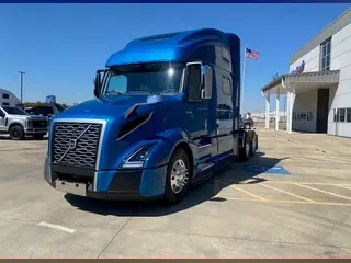 2025 VOLVO VNL64T860