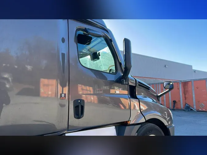 2023 Freightliner Cascadia 126