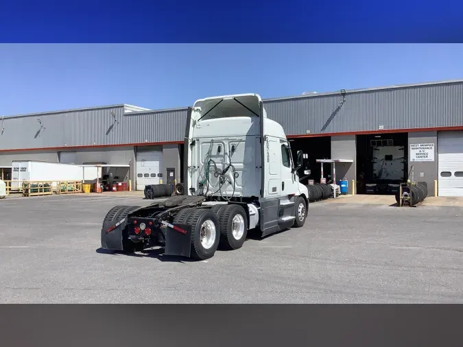 2021 Freightliner Cascadia 126