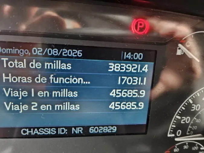 2022 VOLVO VNL64T760