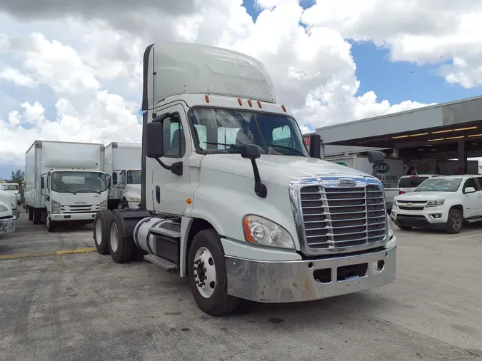 2017 FREIGHTLINER/MERCEDES CASCADIA 125