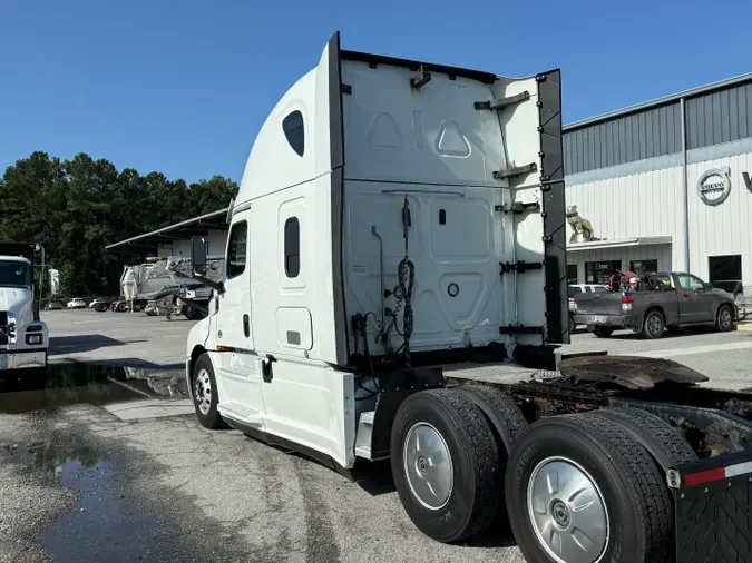 2019 Freightliner Cascadia 126
