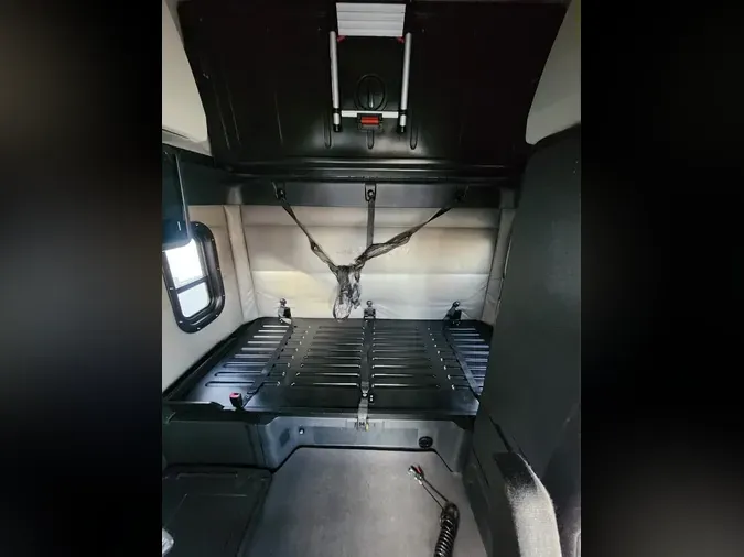 2022 FREIGHTLINER Cascadia 126