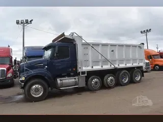 2003 VOLVO VHD104F200