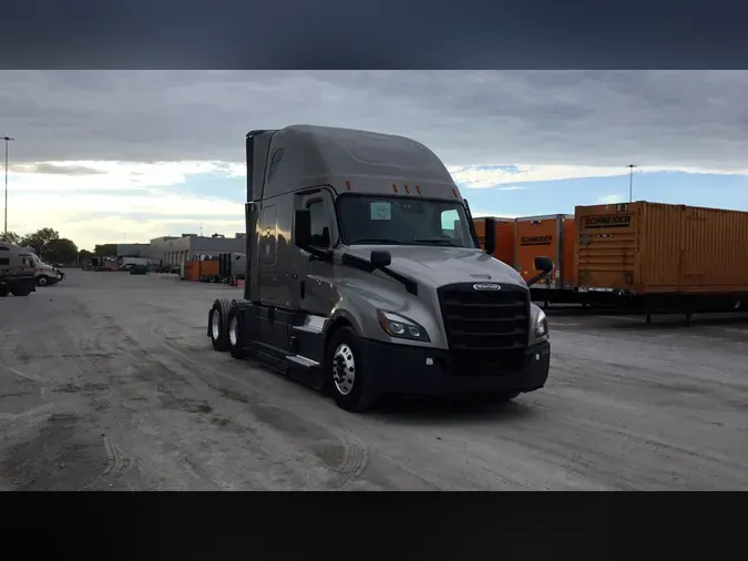 2025 Freightliner Cascadia 126cbca02f134aea53d99184ad9627ddd5a
