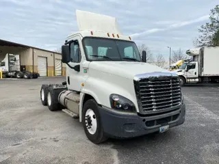 2018 Freightliner X12564ST