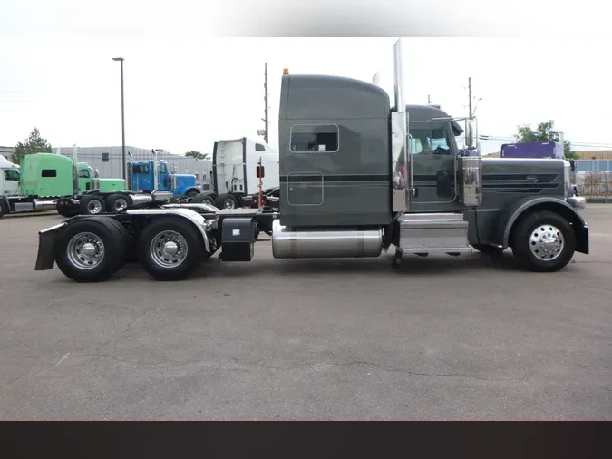 2021 Peterbilt 389