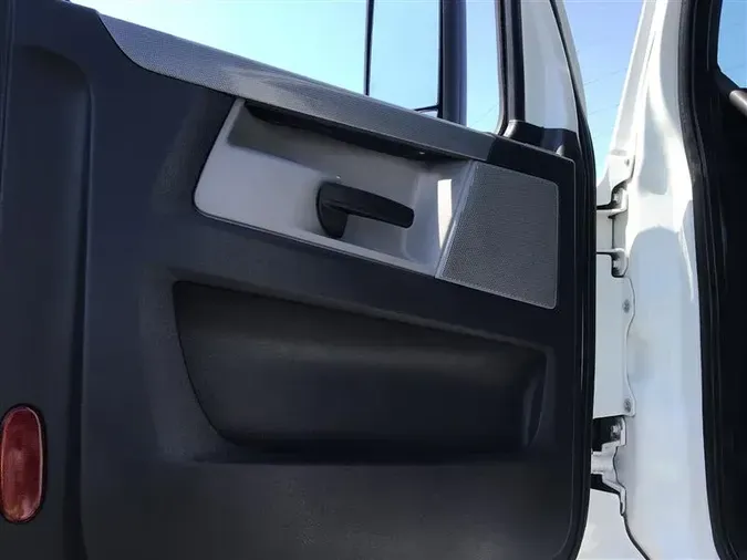 2019 FREIGHTLINER CA126