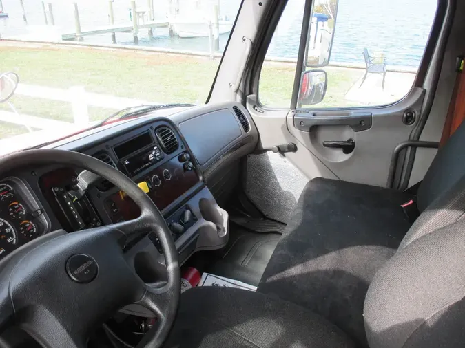 2018 FREIGHTLINER M2