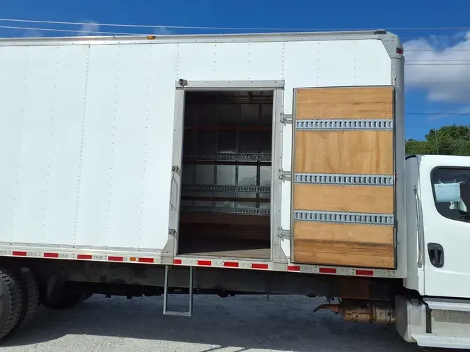 2018 FREIGHTLINER M2 106