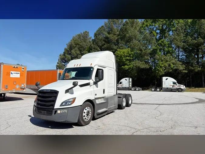 2021 Freightliner Cascadia 126