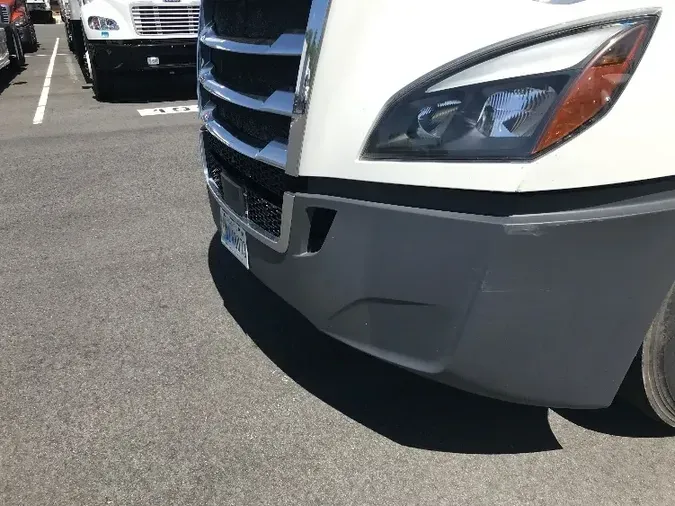 2018 Freightliner T12664ST