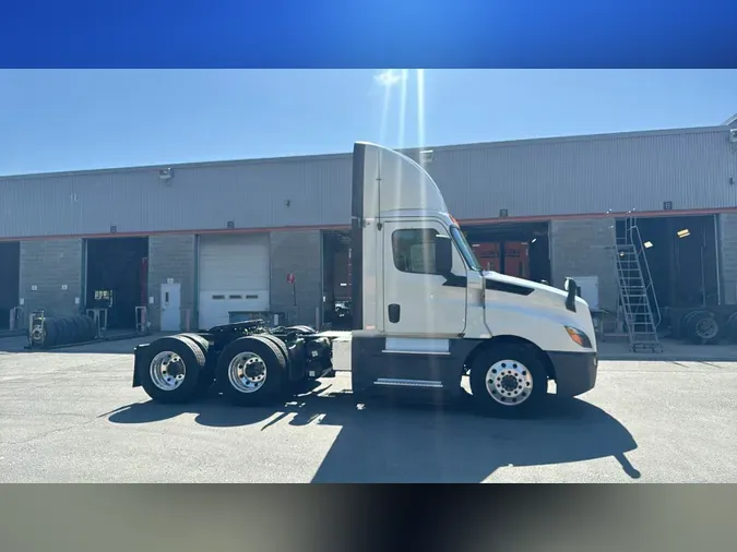 2020 Freightliner Cascadia 126