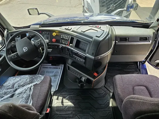 2023 VOLVO VNL64T760
