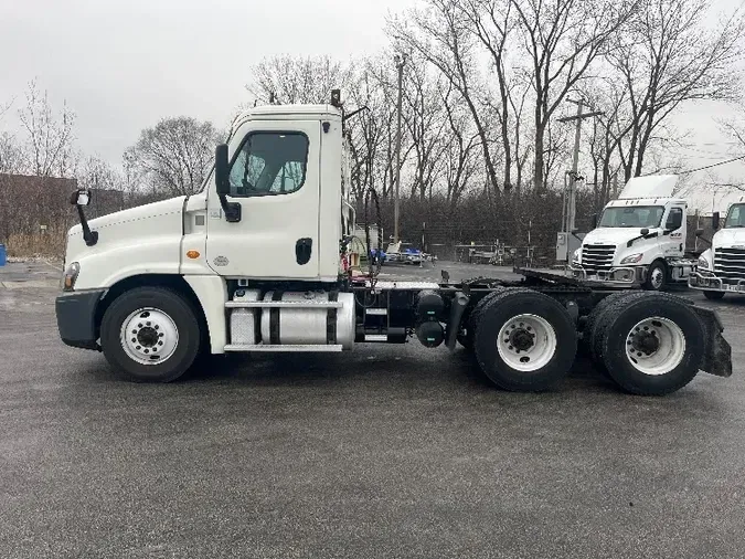 2017 Freightliner X12564ST