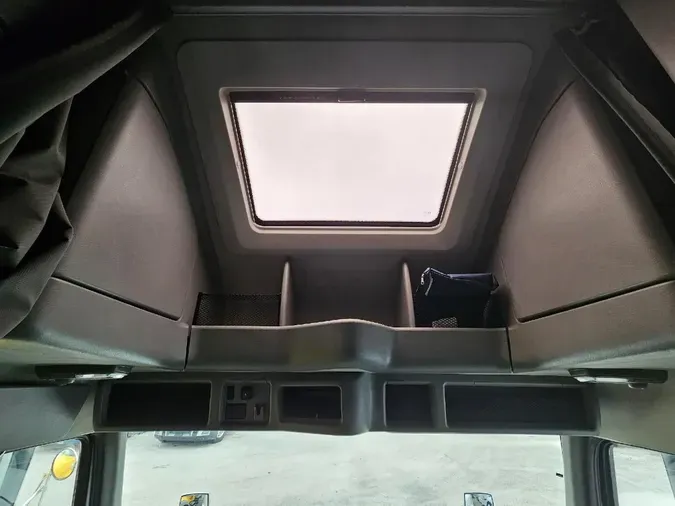 2022 VOLVO VNL64T760