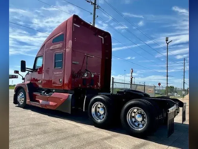 2023 Kenworth T680