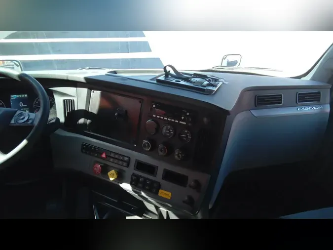 2021 Freightliner Cascadia 126
