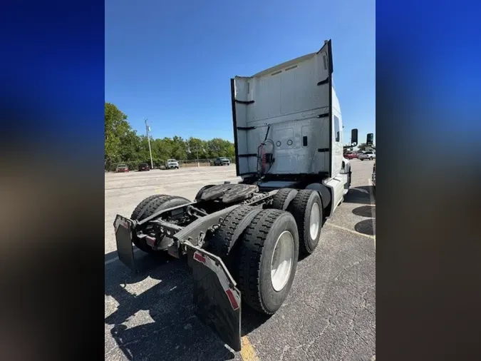 2020 NAVISTAR INTERNATIONAL LT625 SLPR CAB