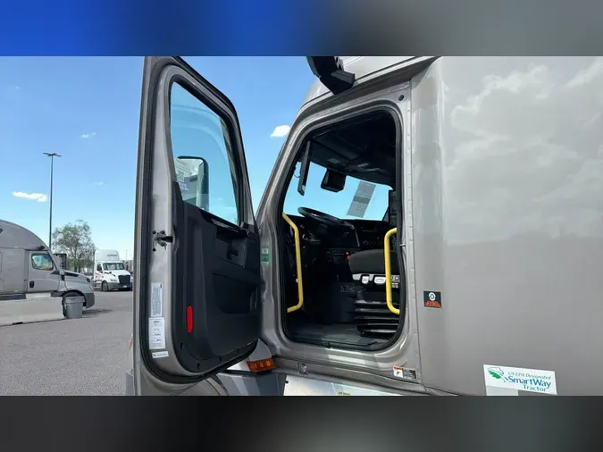 2025 Freightliner Cascadia 126