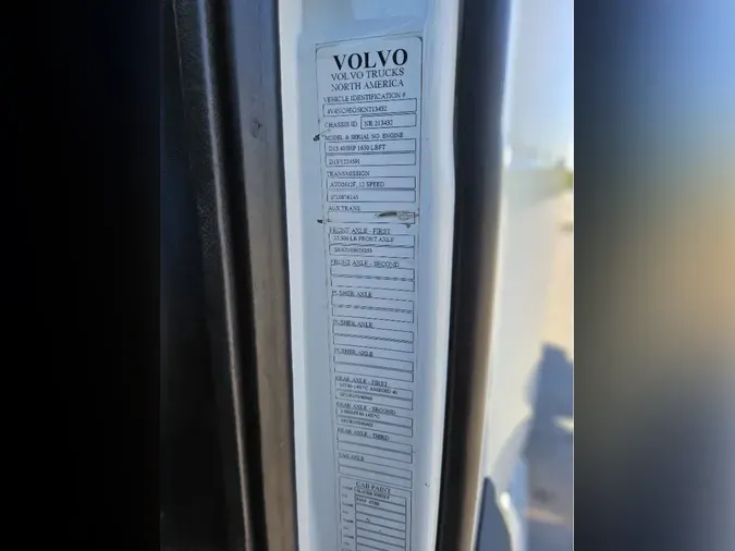 2019 VOLVO VNL64T300
