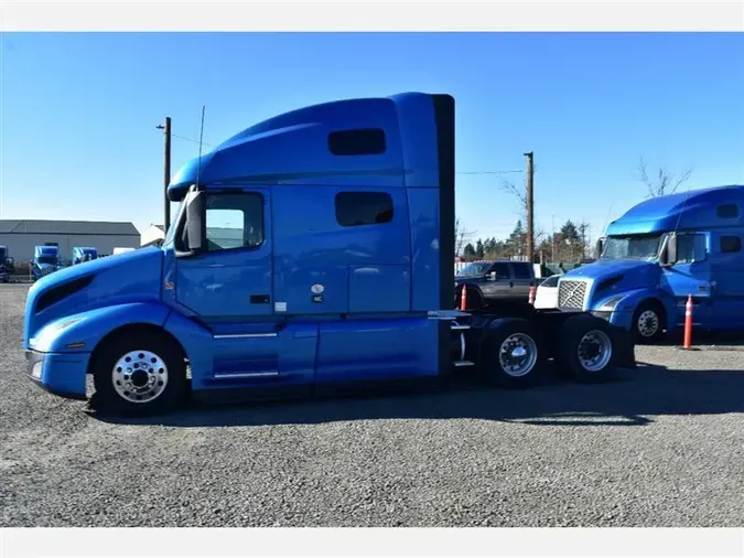 2020 VOLVO VNL760