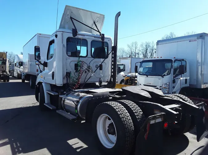 2015 FREIGHTLINER/MERCEDES CASCADIA 113