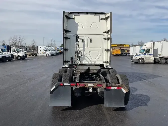 2018 Freightliner T12664ST