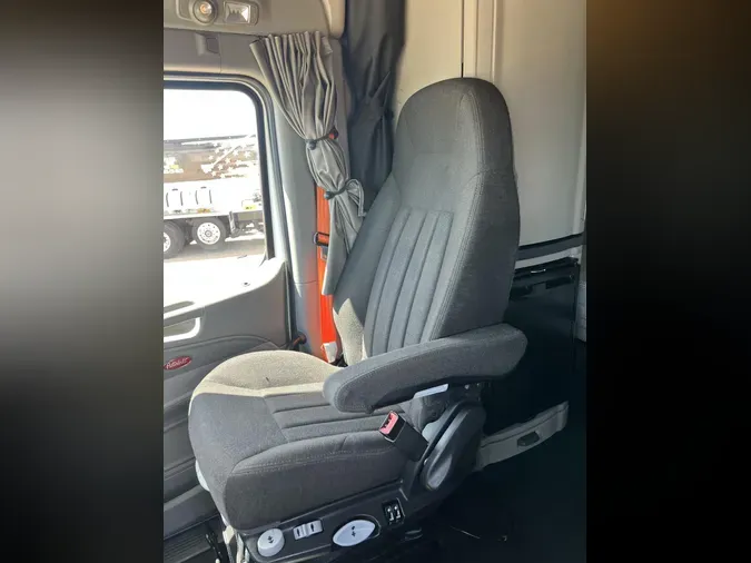 2021 Peterbilt 579