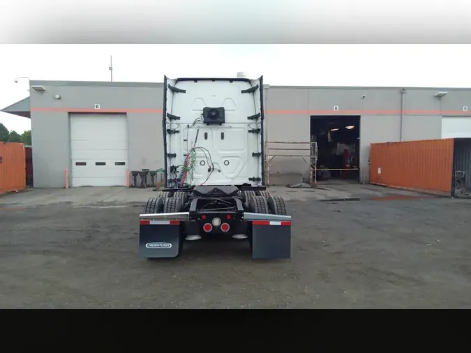 2023 Freightliner Cascadia 126cc073b17386c2826b35feffe4b68bb8b