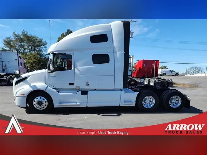 2023 VOLVO VNL760