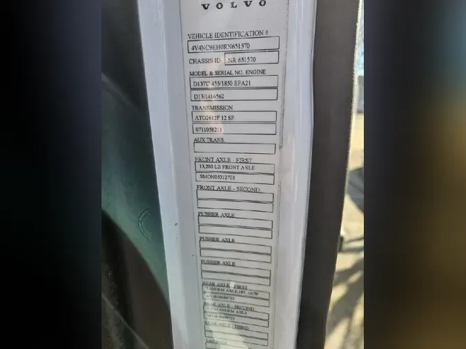 2024 VOLVO VNL64T760