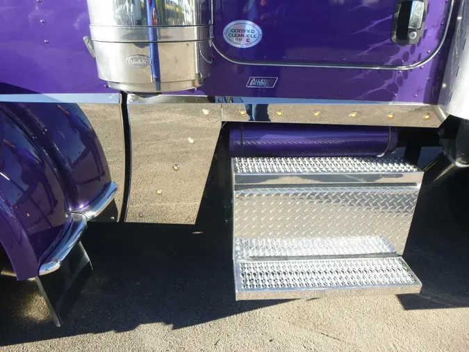 2021 Peterbilt 389
