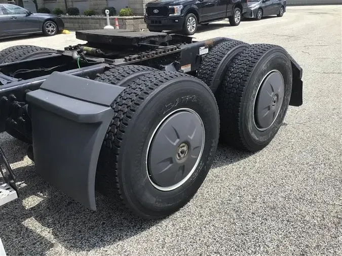2020 FREIGHTLINER CA126