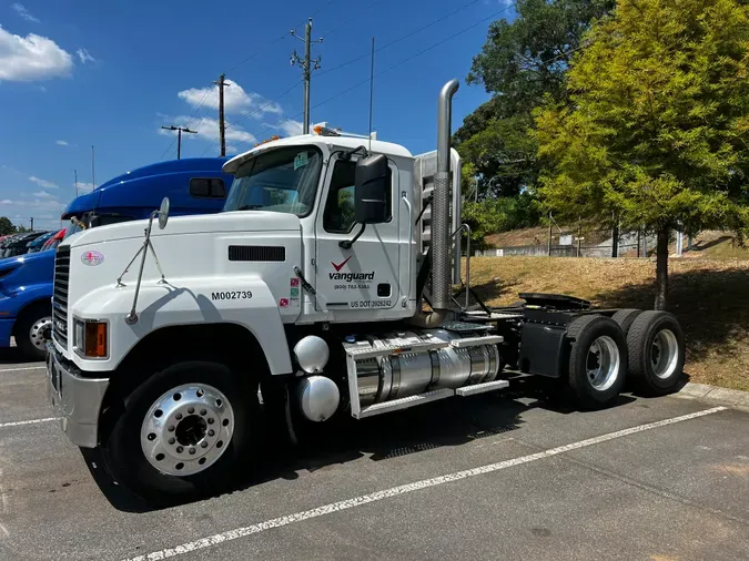 2019 Mack PINNACLE