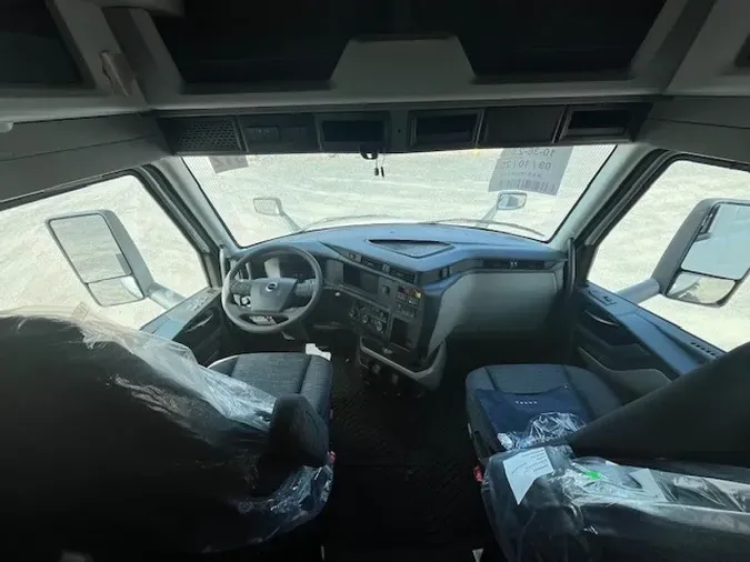 2026 VOLVO VNL64T860